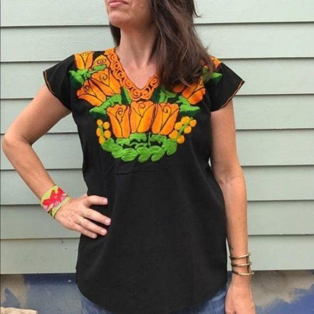 Costume Baldor Calla Lily Mexico Embroidered Tunic